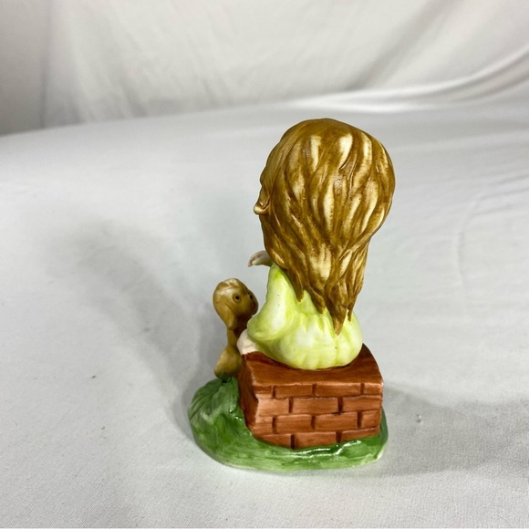 Vintage Ceramic Knickknack Wide-Eyed Little Girl with Puppy - Picture 2 of 6